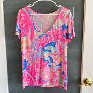 Ladies size large, lily Pulitzer, V-neck T-shirt